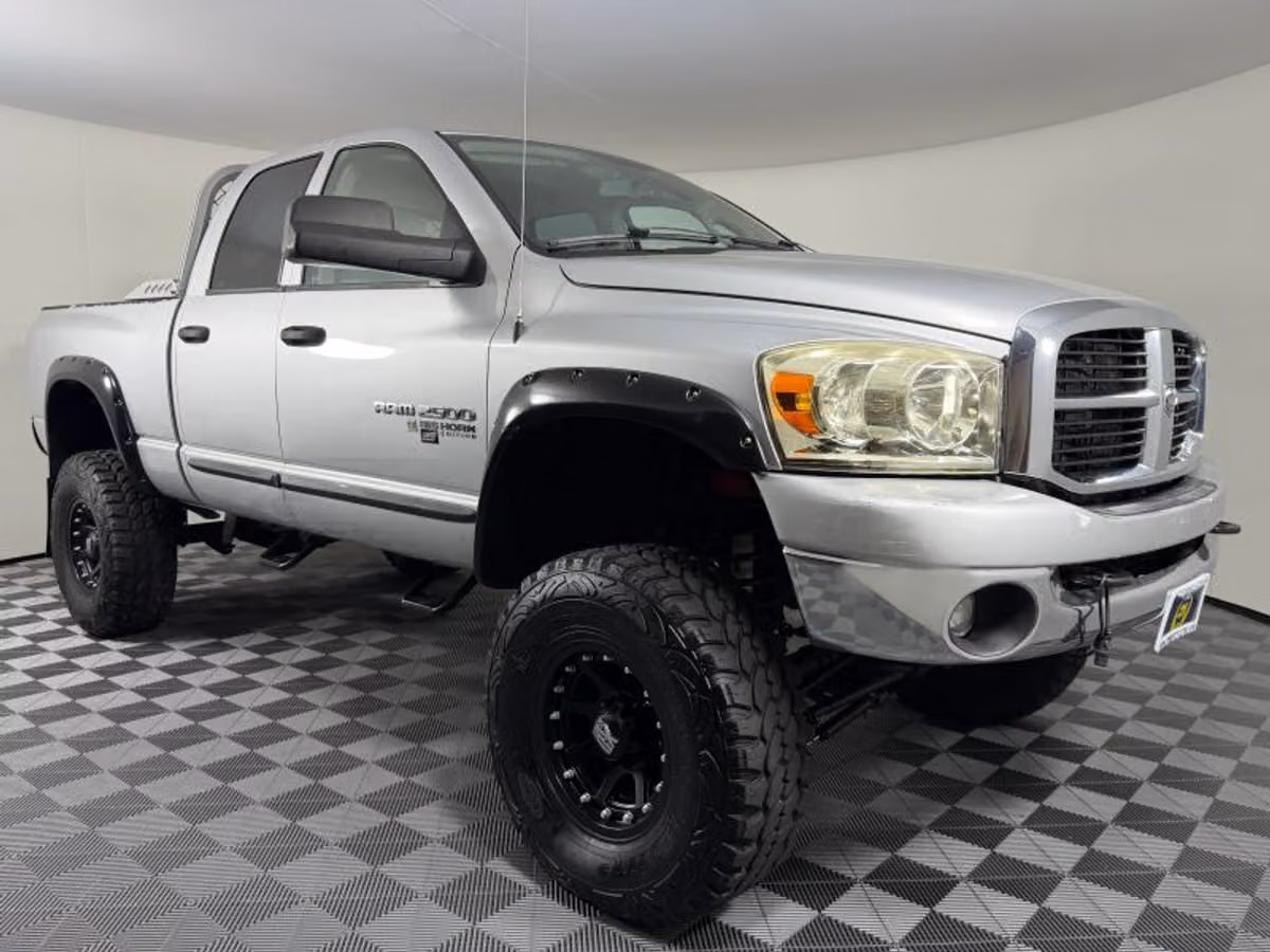 2006 Dodge Ram 2500 SLT Pickup 4D 6 1/4 ft Quad Cab Image 6