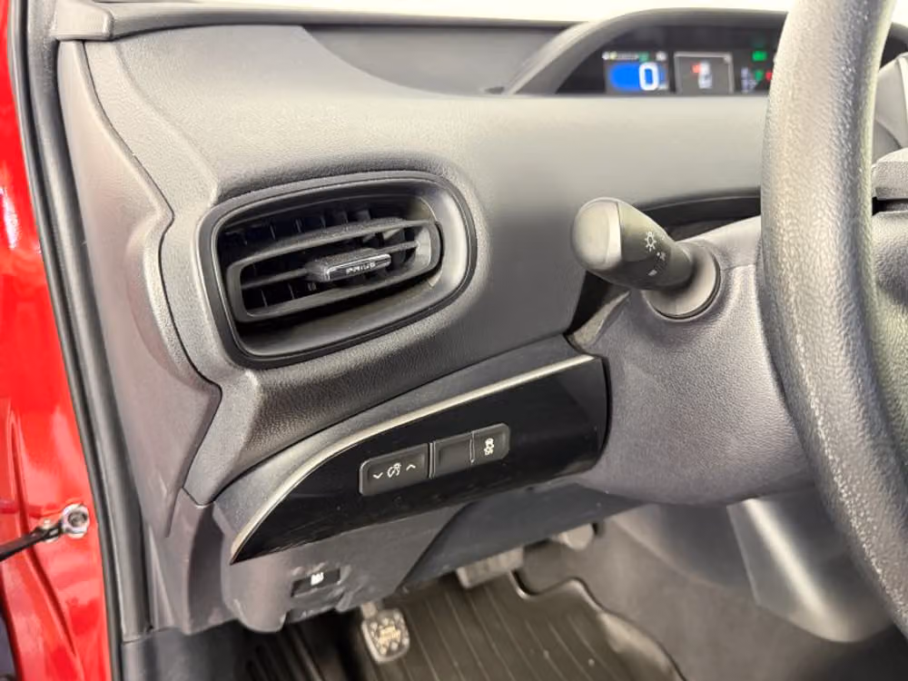 2016 Toyota Prius Two Image 33