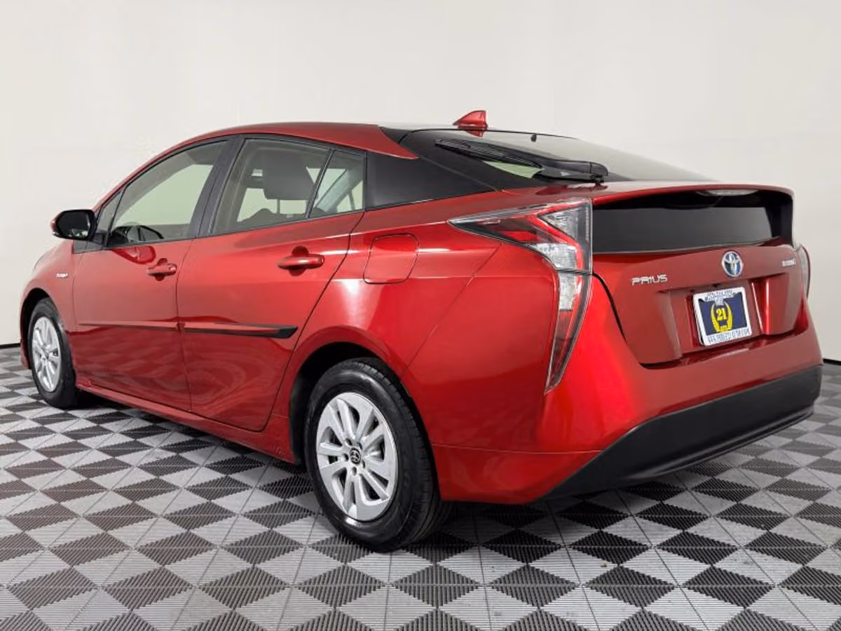 2016 Toyota Prius Two Image 12