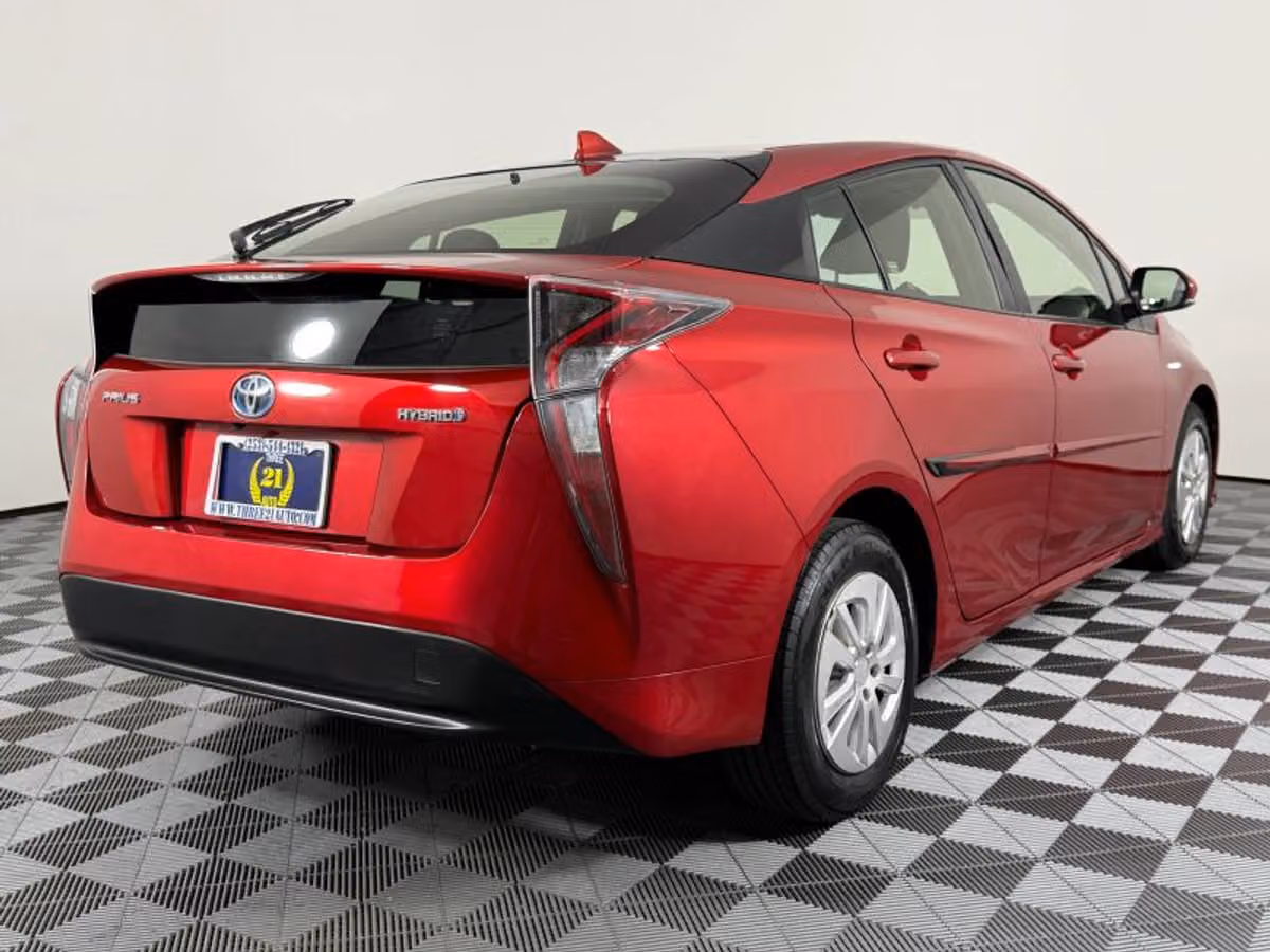 2016 Toyota Prius Two Image 8
