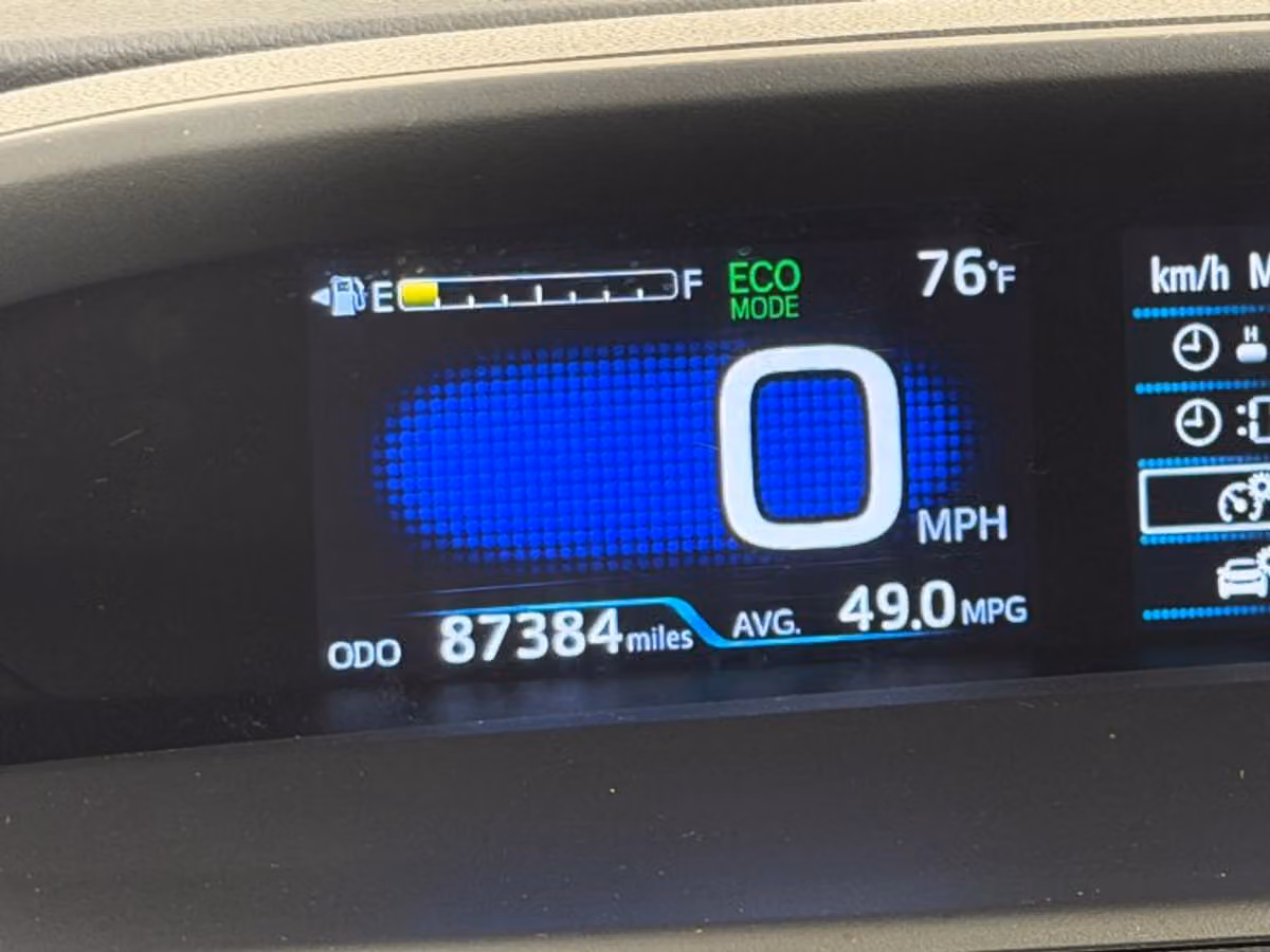 2016 Toyota Prius Two Image 40