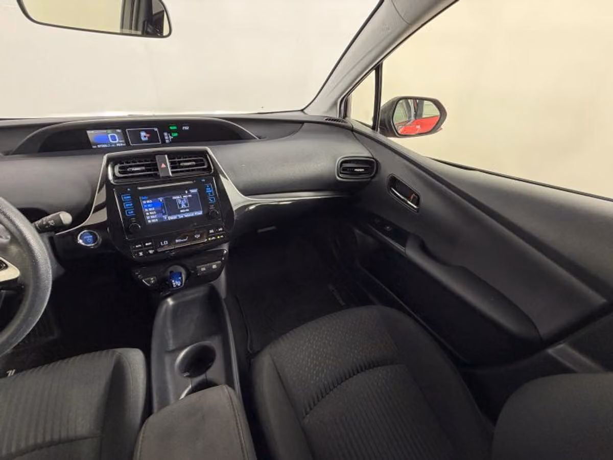2016 Toyota Prius Two Image 21