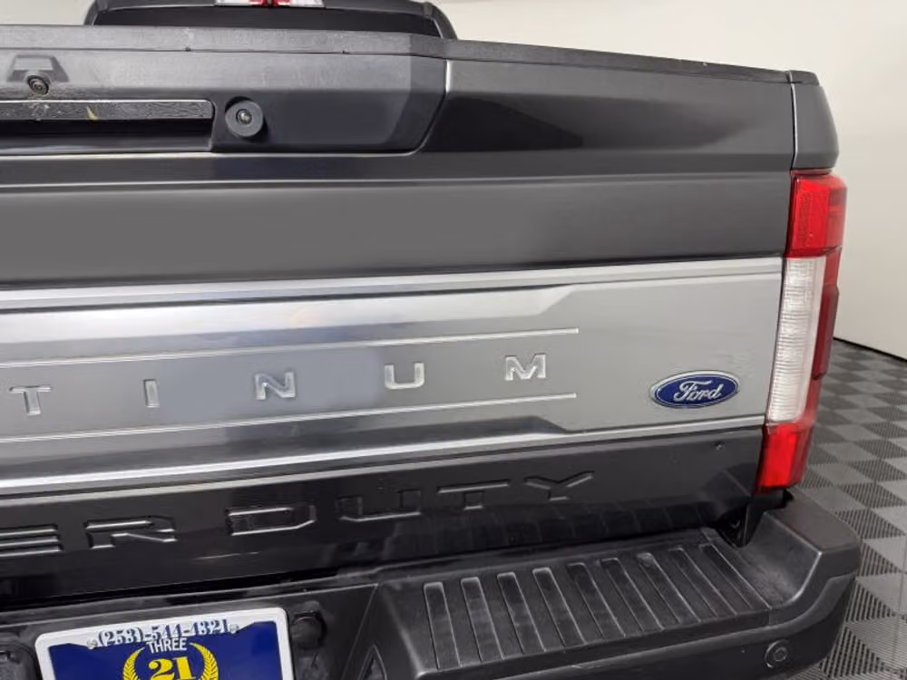 2018 Ford F-350 Super Duty Platinum Crew Cab Image 12