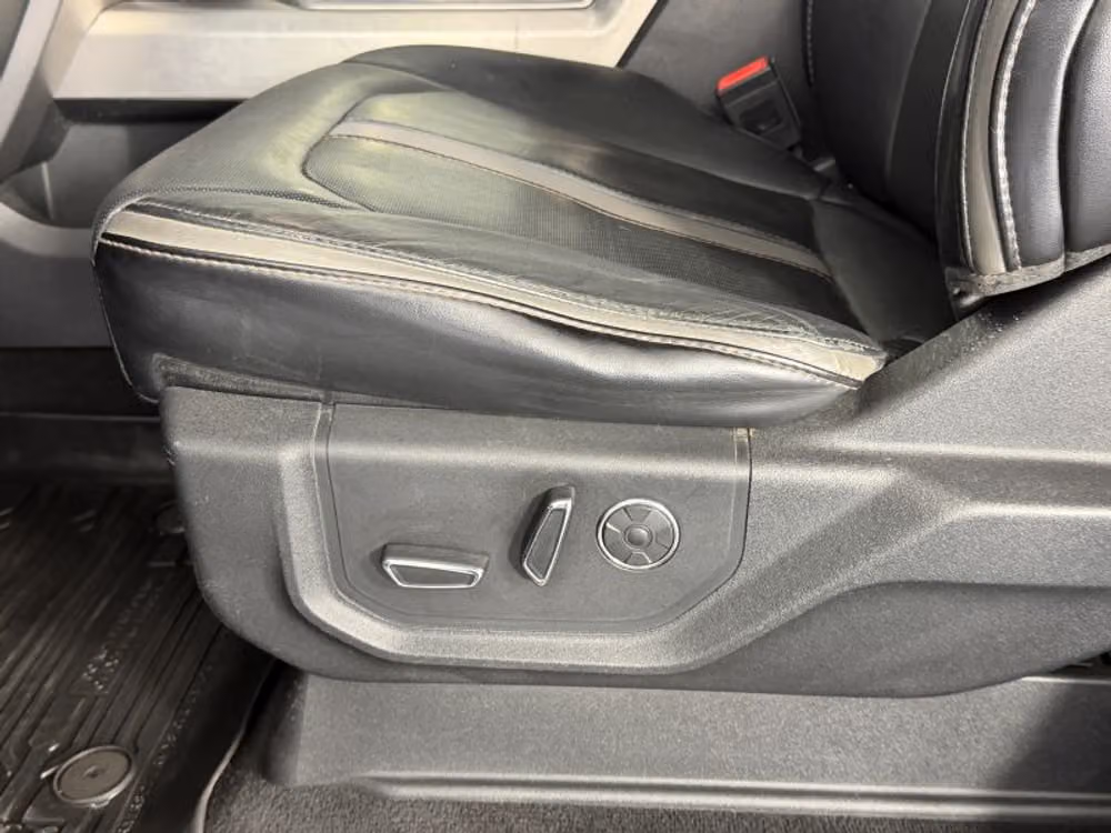 2018 Ford F-350 Super Duty Platinum Crew Cab Image 22