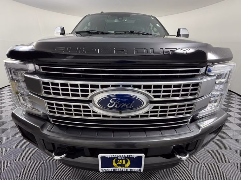 2018 Ford F-350 Super Duty Platinum Crew Cab Image 3