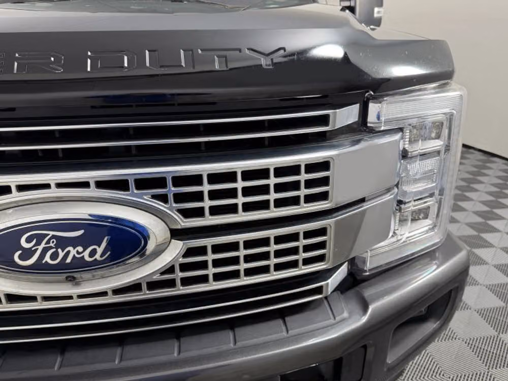 2018 Ford F-350 Super Duty Platinum Crew Cab Image 5