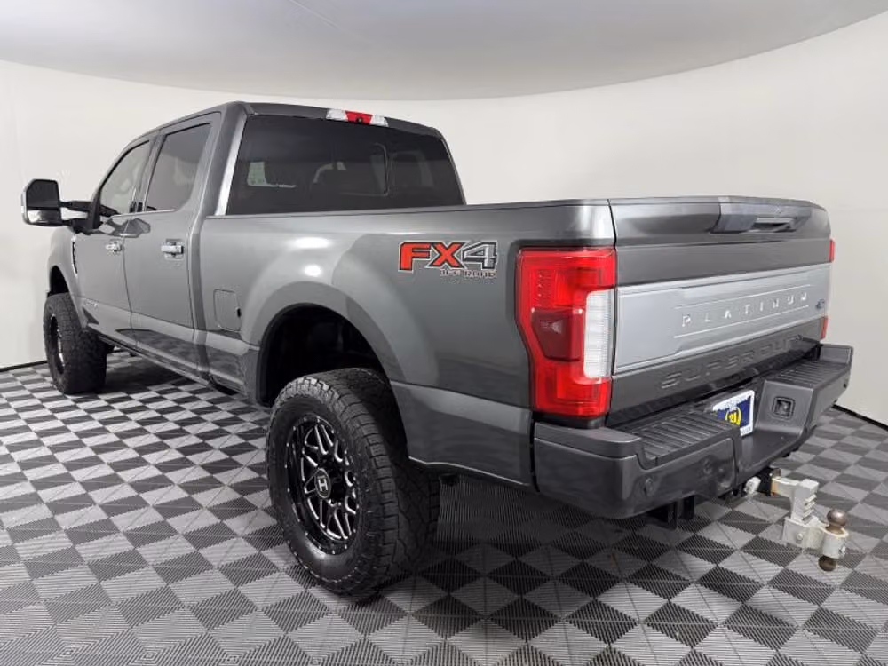 2018 Ford F-350 Super Duty Platinum Crew Cab Image 13