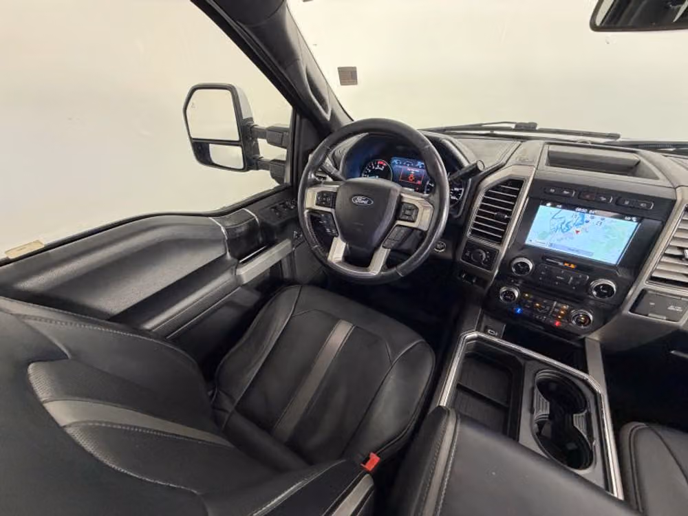 2018 Ford F-350 Super Duty Platinum Crew Cab Image 32