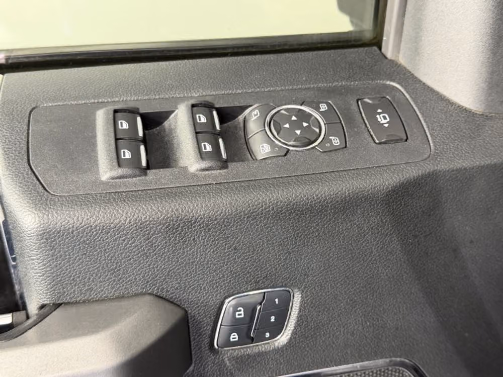 2018 Ford F-350 Super Duty Platinum Crew Cab Image 25