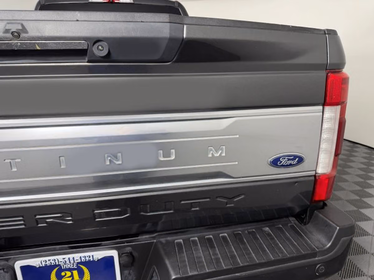 2018 Ford F-350 Super Duty Platinum Crew Cab Image 12