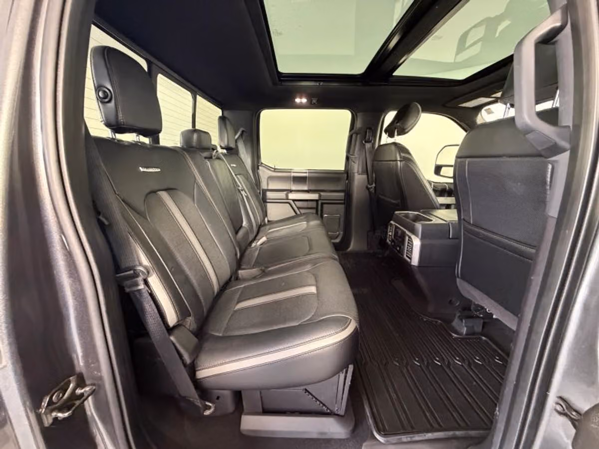 2018 Ford F-350 Super Duty Platinum Crew Cab Image 28