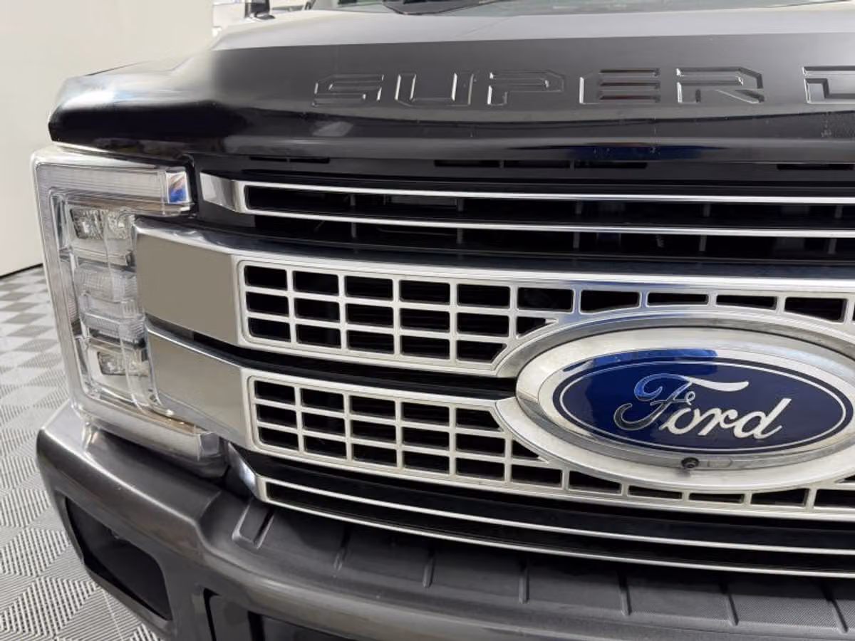 2018 Ford F-350 Super Duty Platinum Crew Cab Image 4