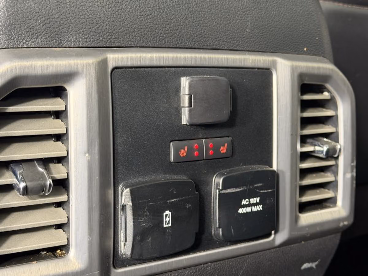 2018 Ford F-350 Super Duty Platinum Crew Cab Image 30