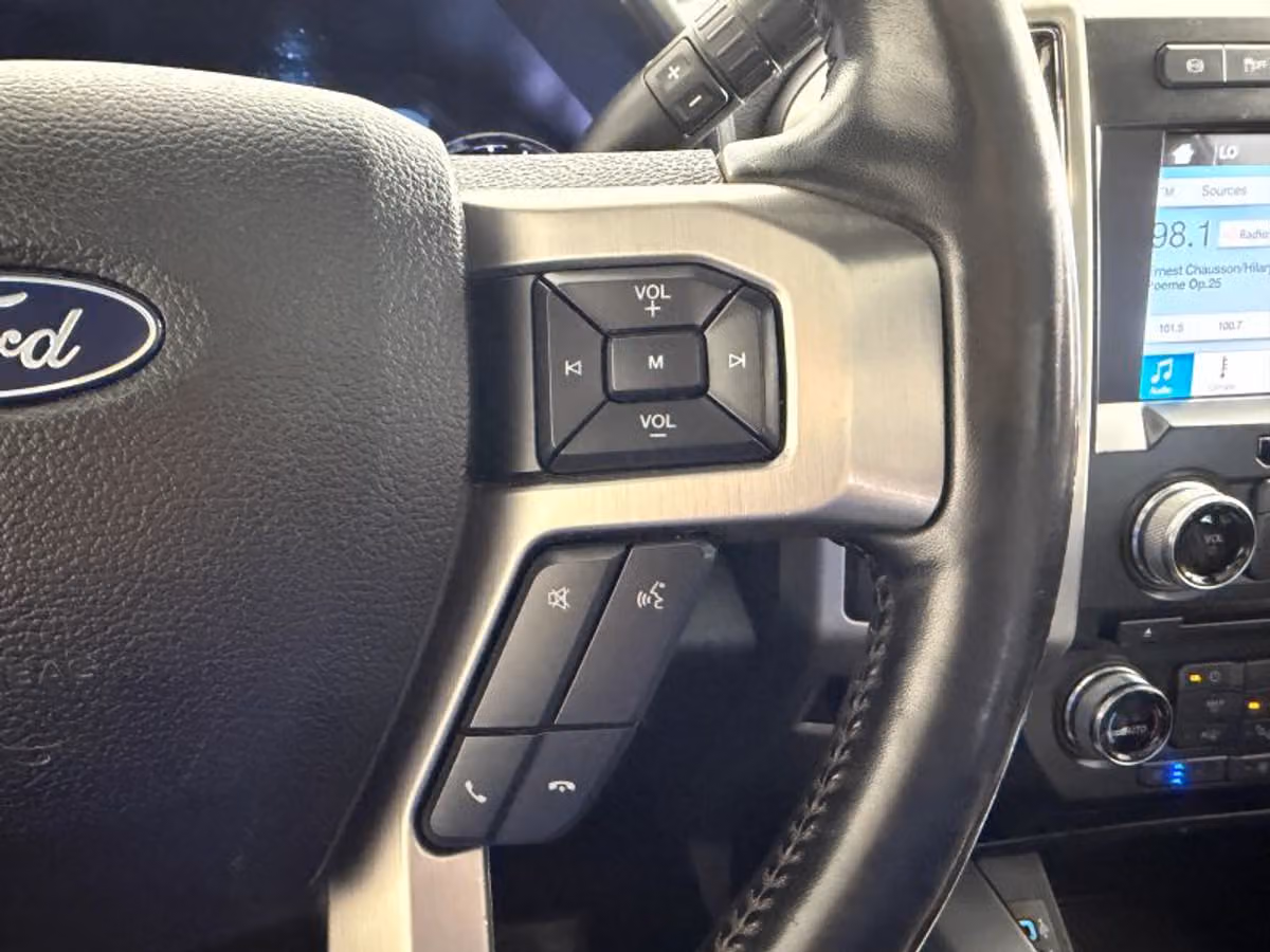 2018 Ford F-350 Super Duty Platinum Crew Cab Image 41