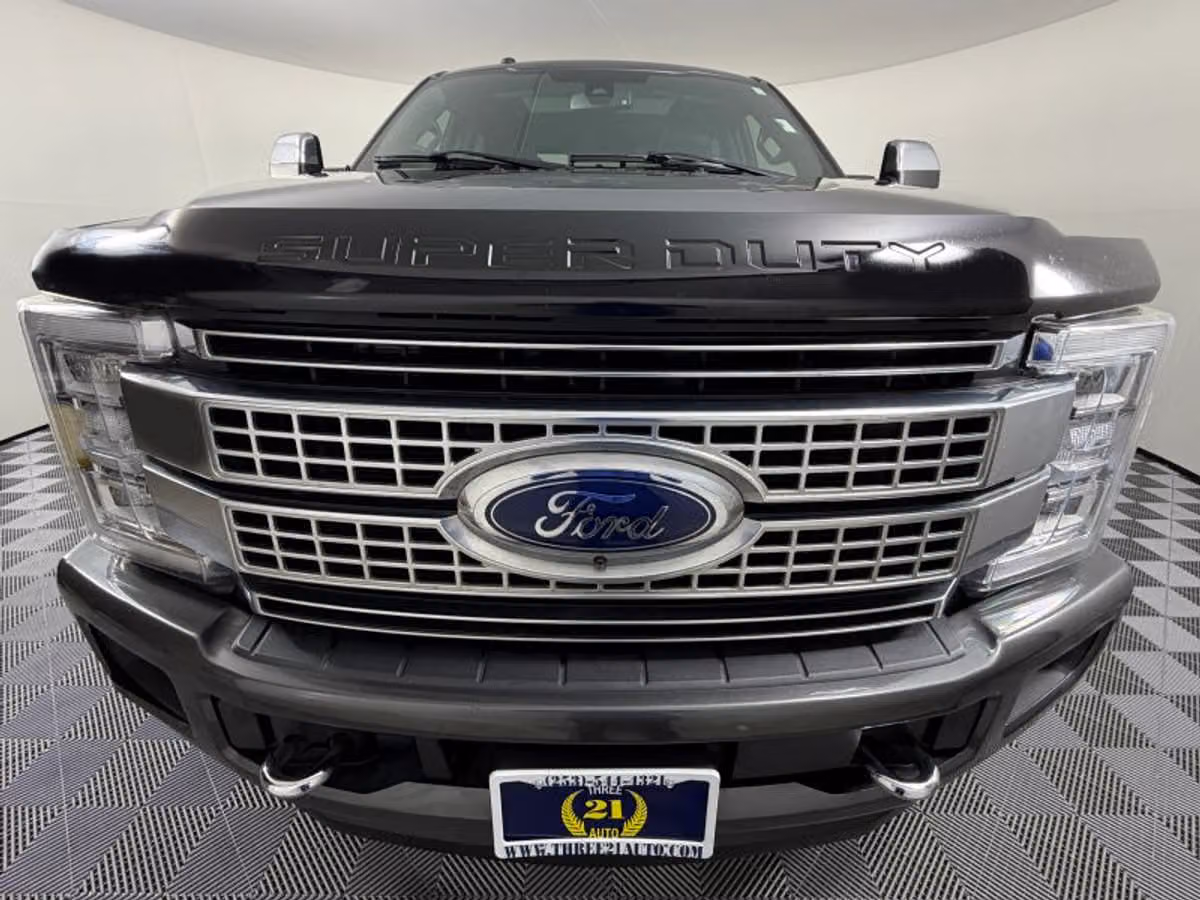 2018 Ford F-350 Super Duty Platinum Crew Cab Image 3