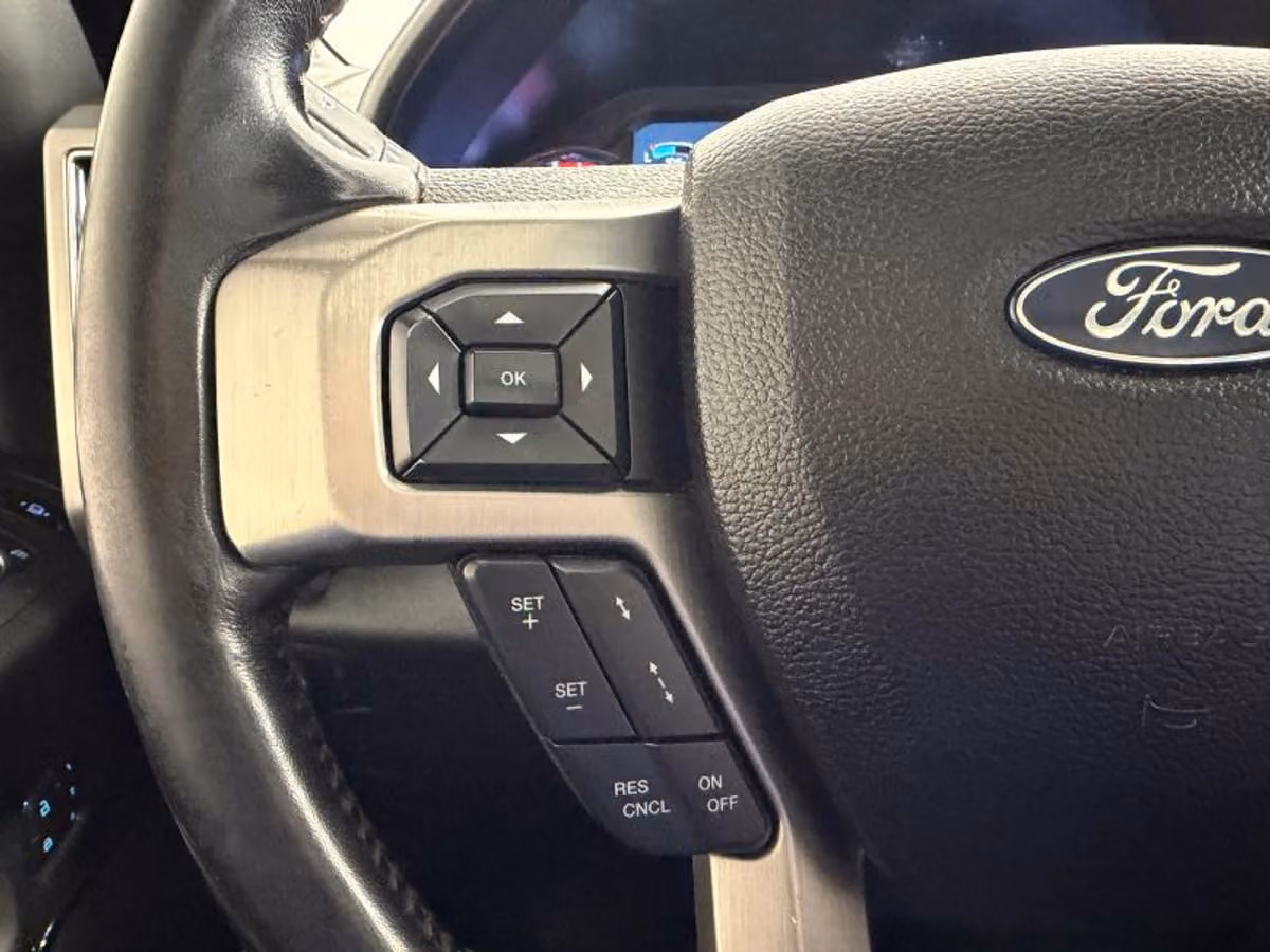 2018 Ford F-350 Super Duty Platinum Crew Cab Image 40