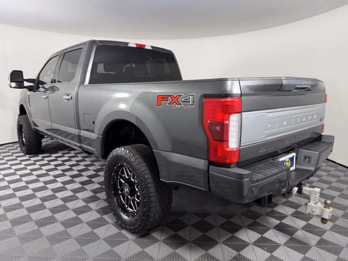 2018 Ford F-350 Super Duty Platinum Crew Cab Image 13