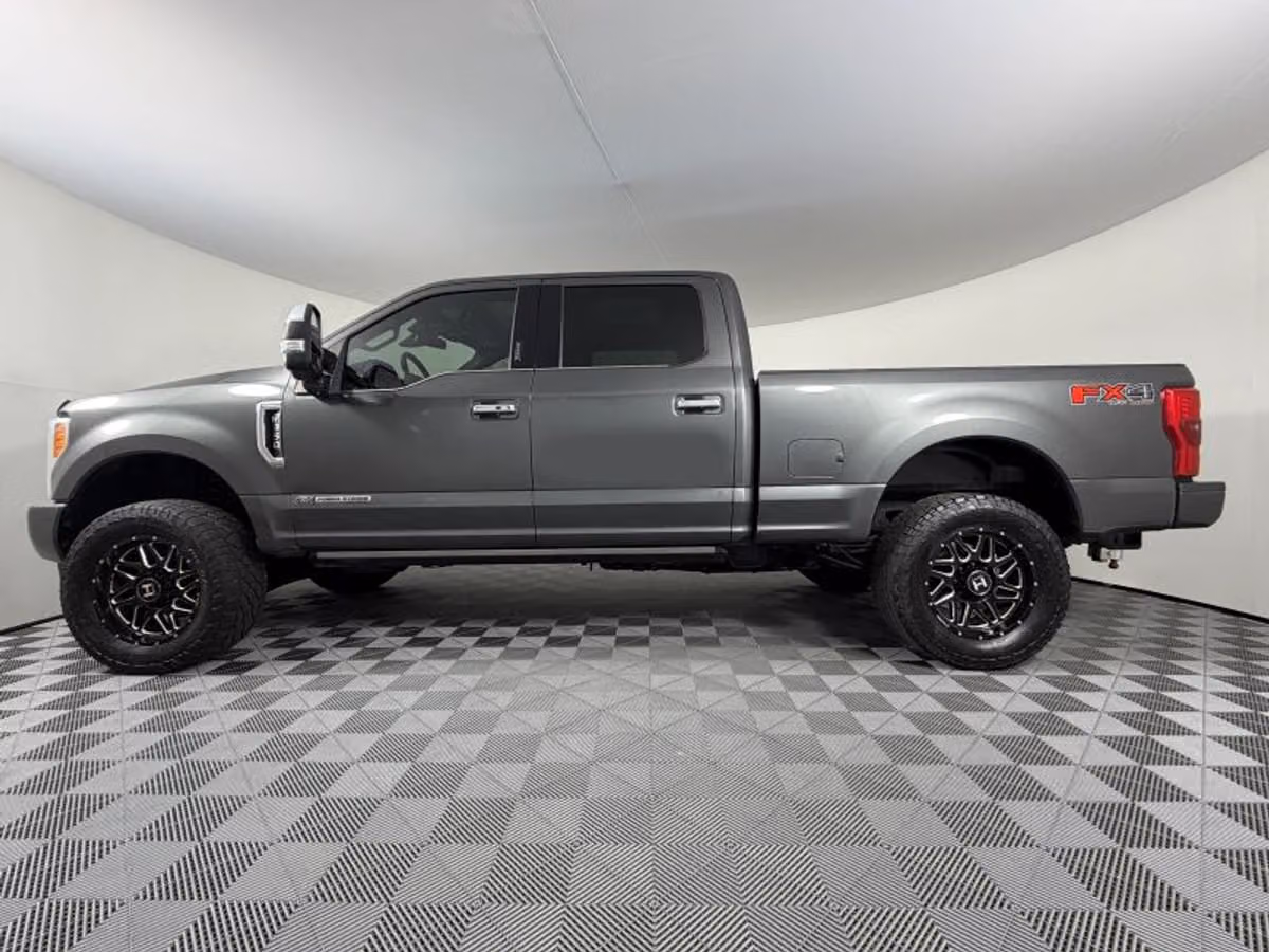 2018 Ford F-350 Super Duty Platinum Crew Cab Image 14