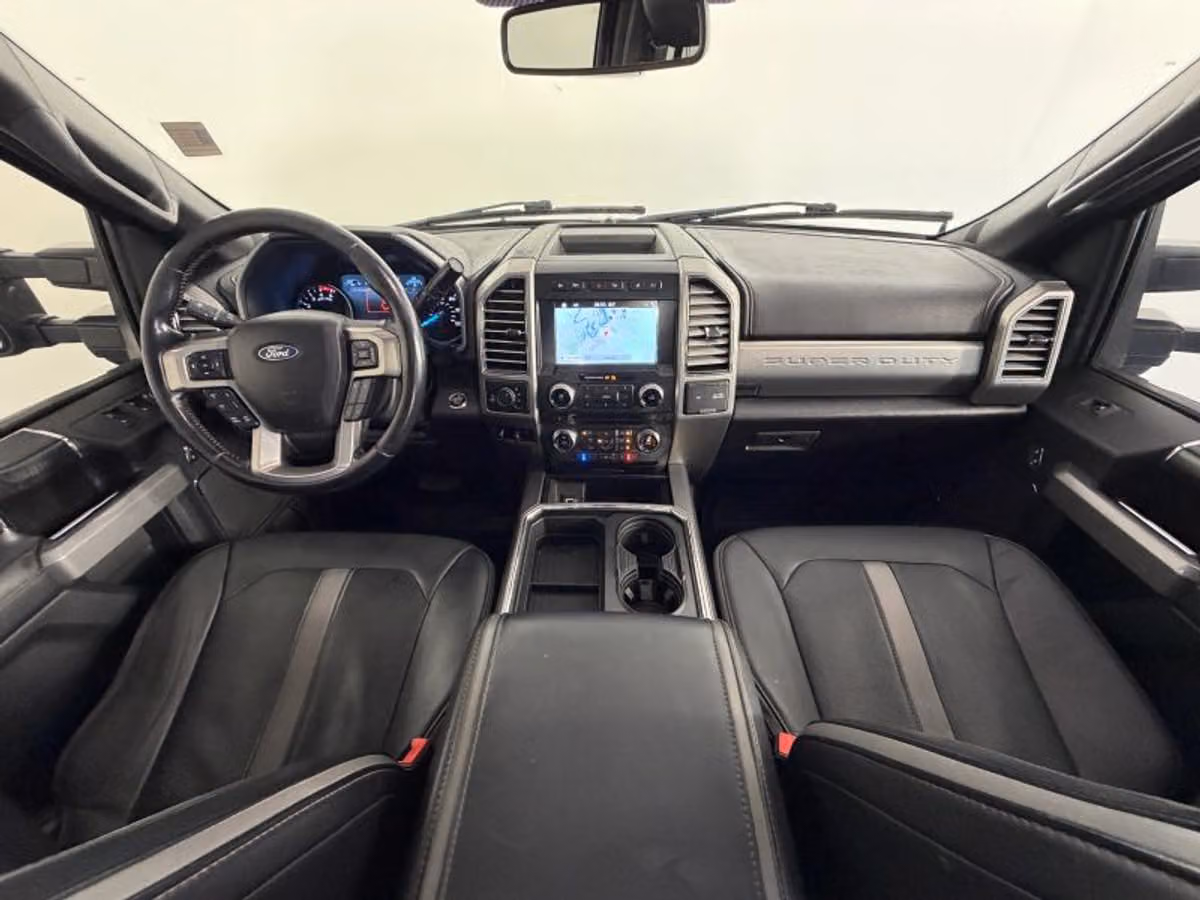 2018 Ford F-350 Super Duty Platinum Crew Cab Image 31