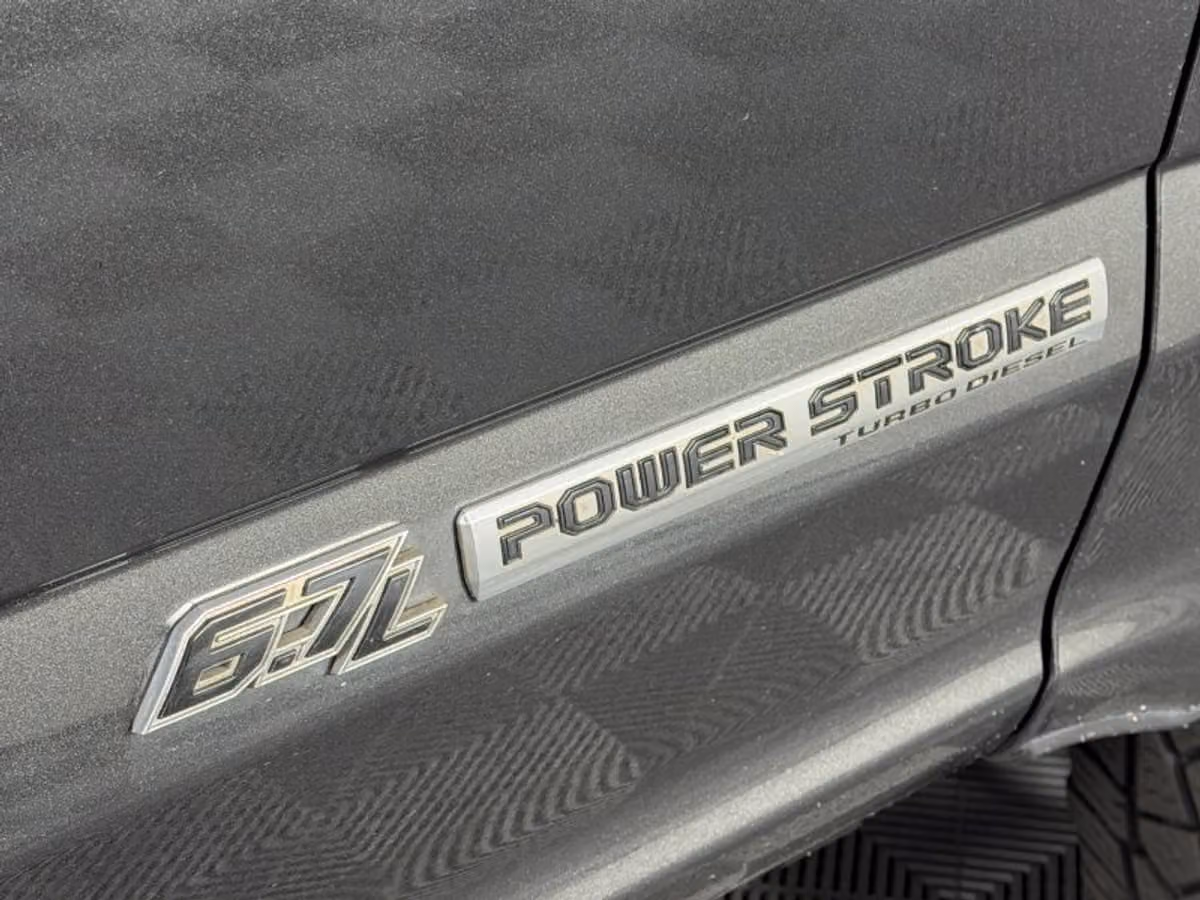 2018 Ford F-350 Super Duty Platinum Crew Cab Image 16