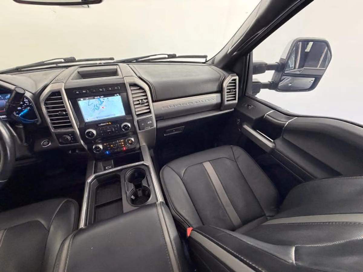 2018 Ford F-350 Super Duty Platinum Crew Cab Image 33