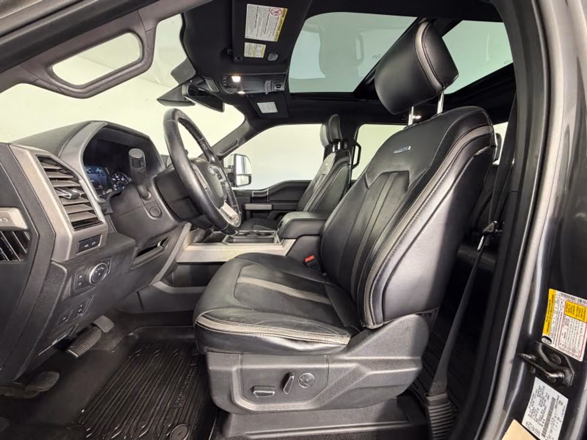 2018 Ford F-350 Super Duty Platinum Crew Cab Image 20