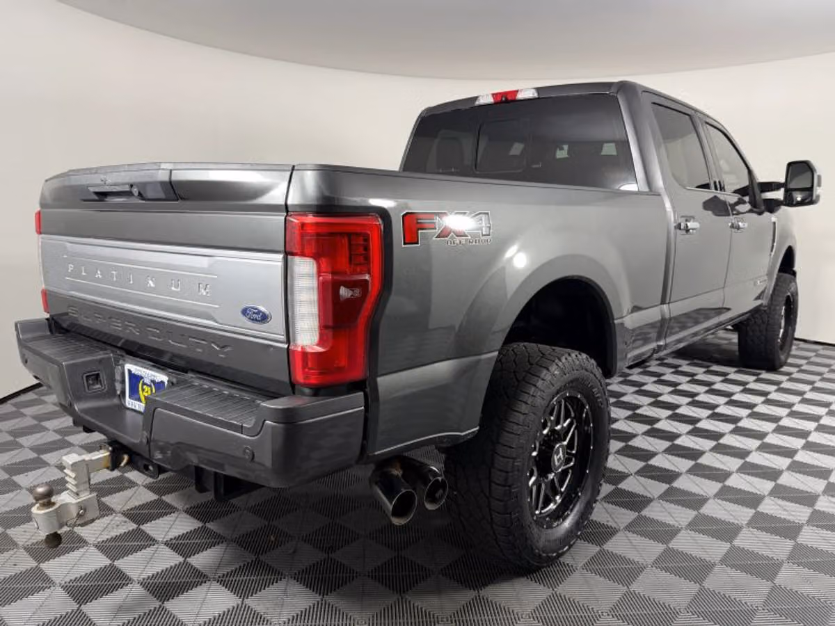 2018 Ford F-350 Super Duty Platinum Crew Cab Image 9
