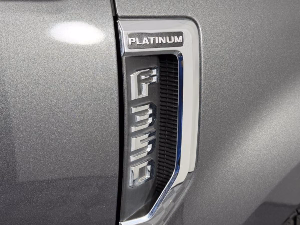 2018 Ford F-350 Super Duty Platinum Crew Cab Image 17
