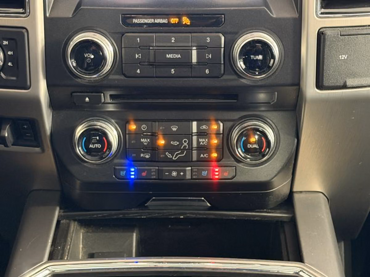 2018 Ford F-350 Super Duty Platinum Crew Cab Image 35