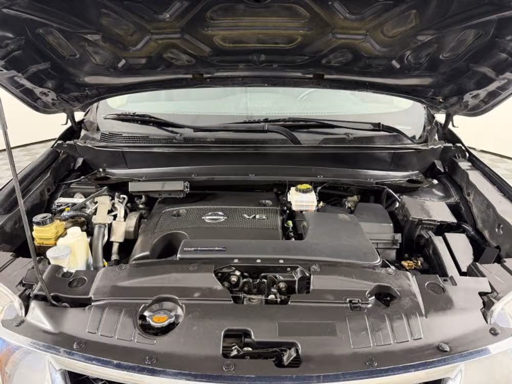 2015 Nissan Pathfinder SV Image 17