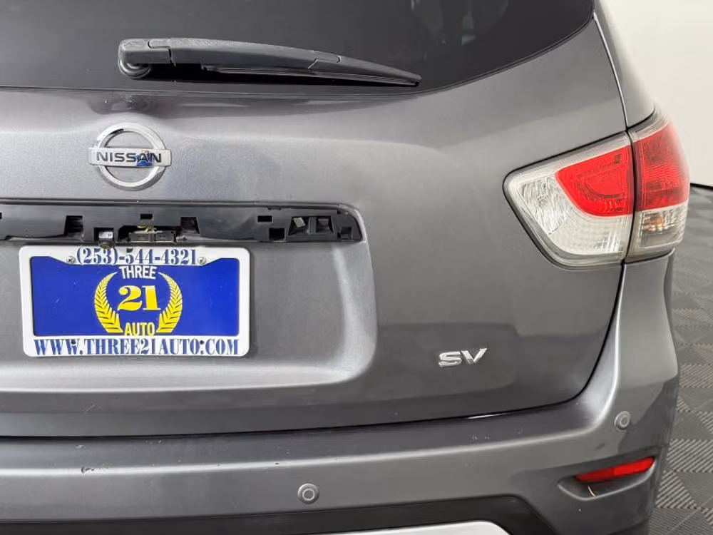 2015 Nissan Pathfinder SV Image 11
