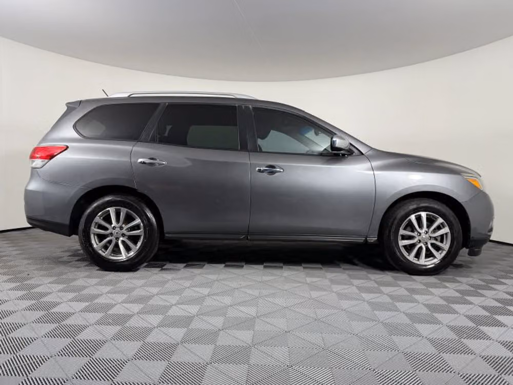 2015 Nissan Pathfinder SV Image 7
