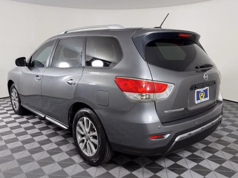 2015 Nissan Pathfinder SV Image 12