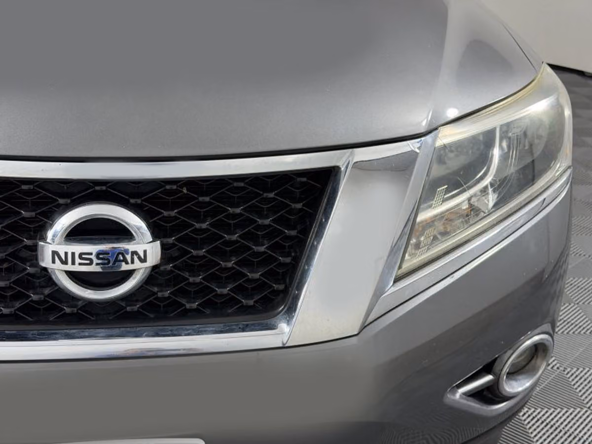 2015 Nissan Pathfinder SV Image 4