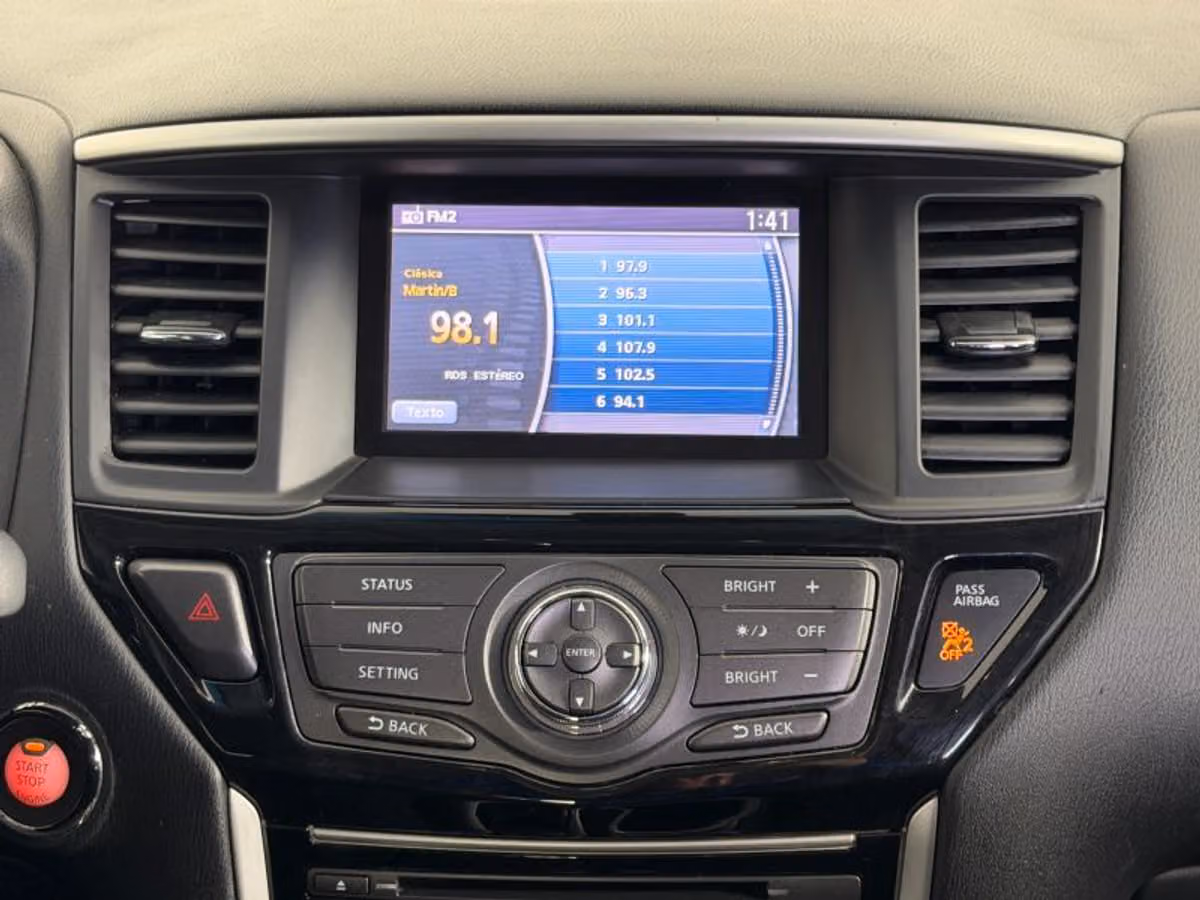 2015 Nissan Pathfinder SV Image 31