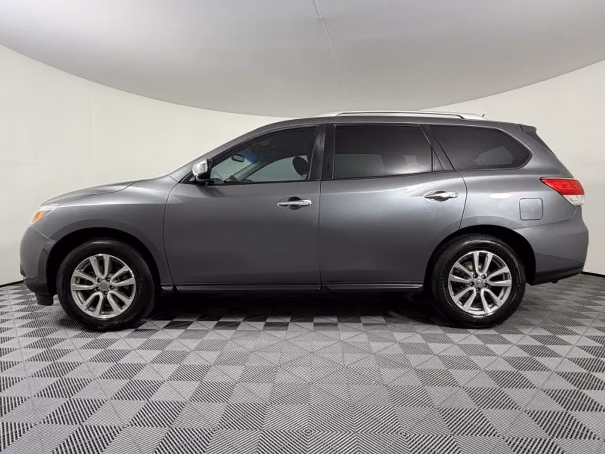 2015 Nissan Pathfinder SV Image 13