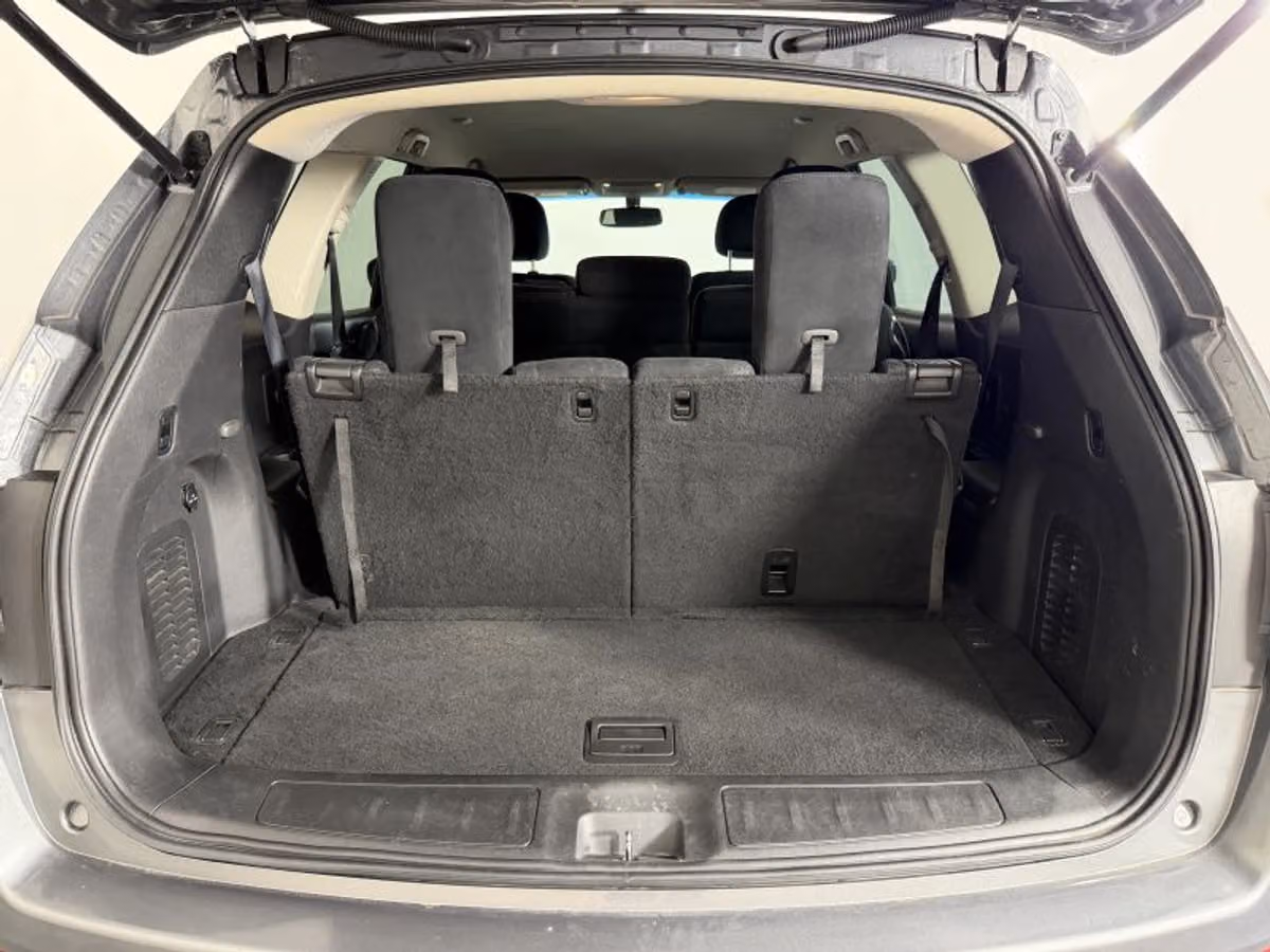 2015 Nissan Pathfinder SV Image 16