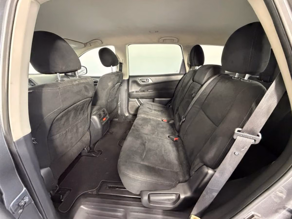 2015 Nissan Pathfinder SV Image 25