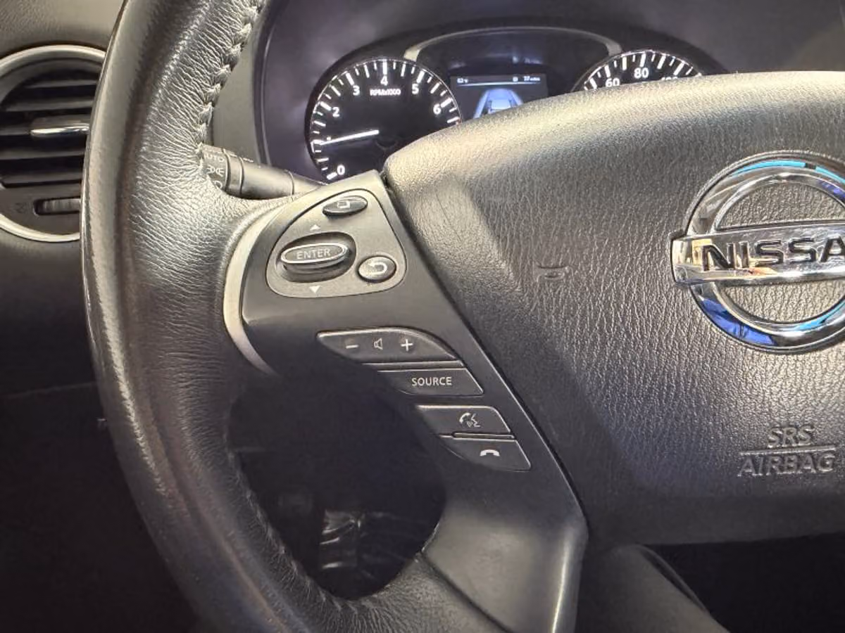 2015 Nissan Pathfinder SV Image 36