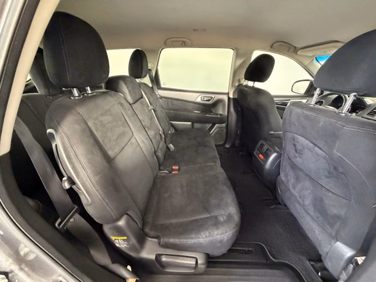 2015 Nissan Pathfinder SV Image 26