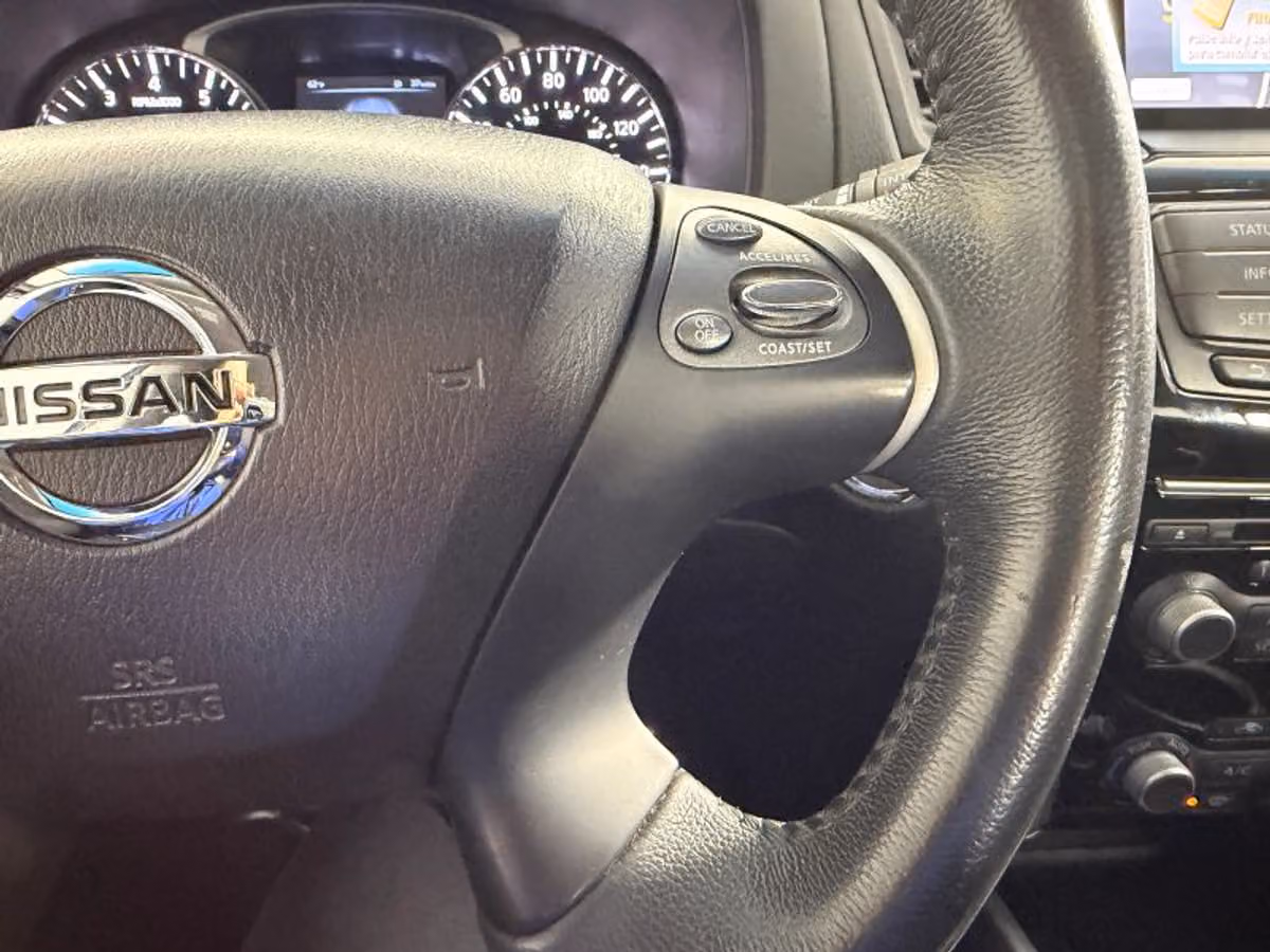 2015 Nissan Pathfinder SV Image 37
