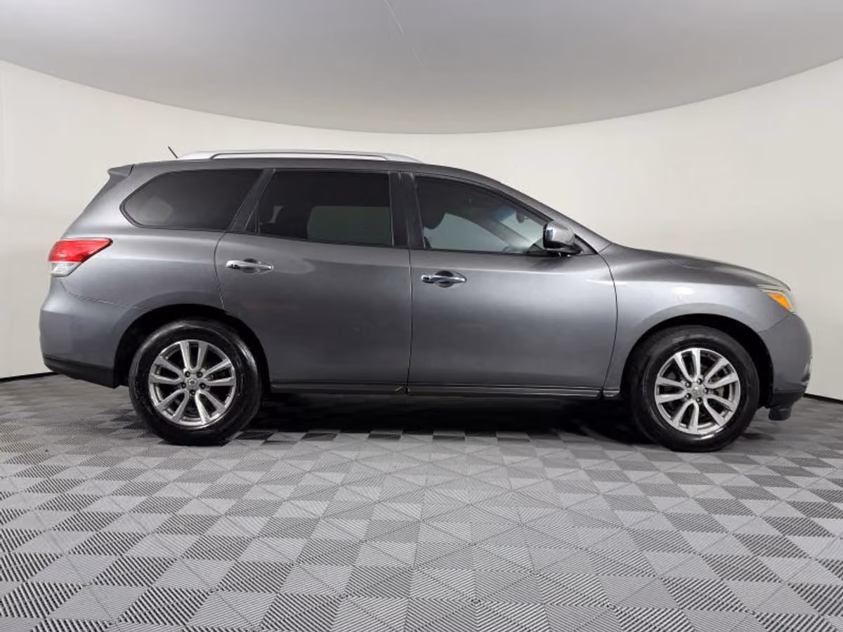2015 Nissan Pathfinder SV Image 7