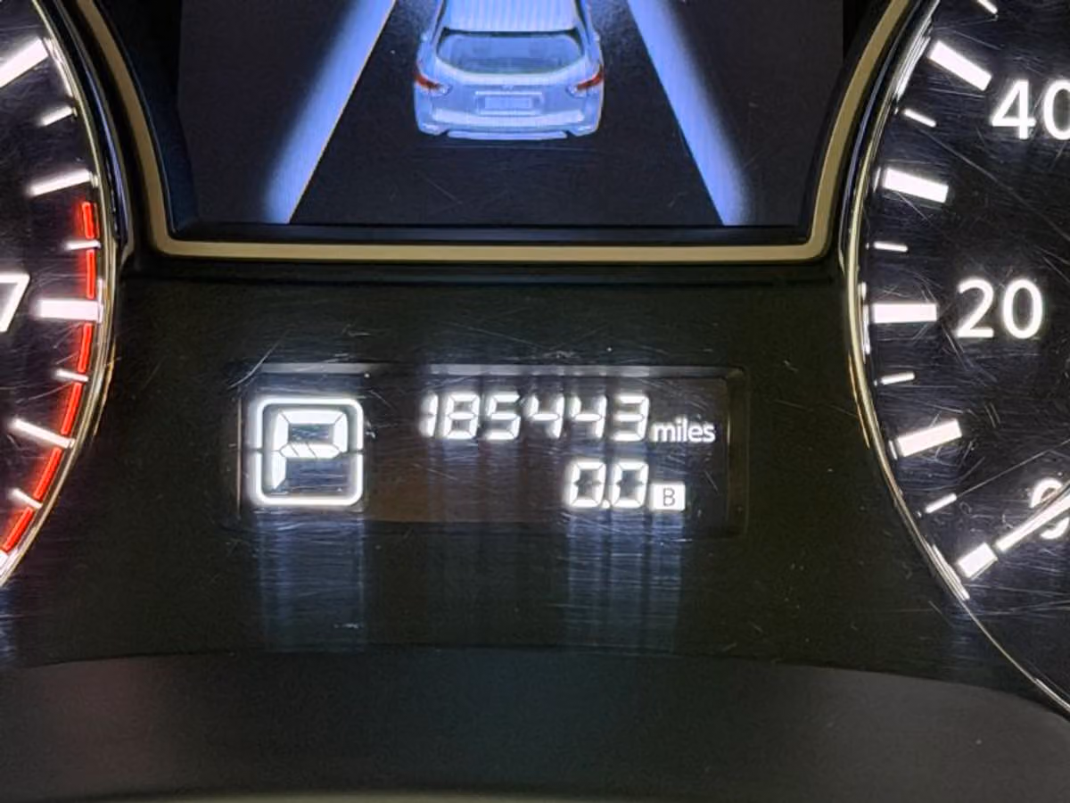 2015 Nissan Pathfinder SV Image 41
