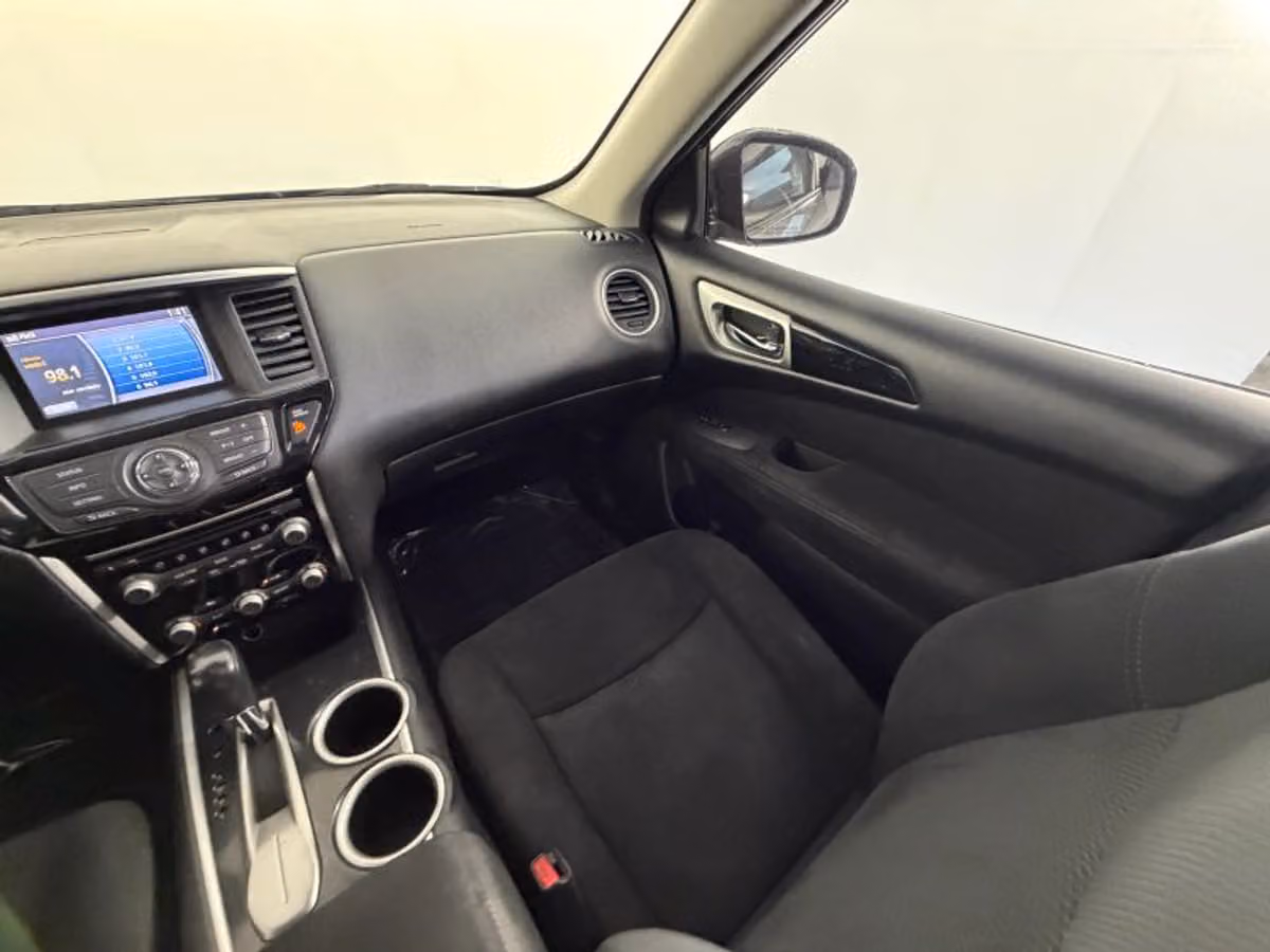 2015 Nissan Pathfinder SV Image 30