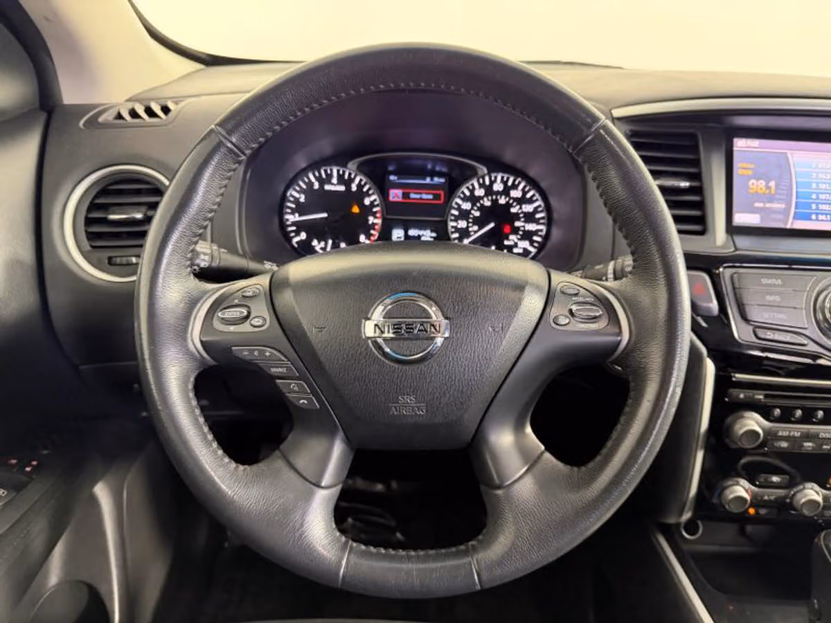 2015 Nissan Pathfinder SV Image 35