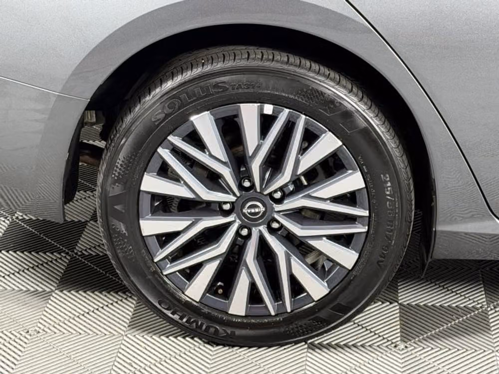 2025 Nissan Altima 2.5 SV Image 14