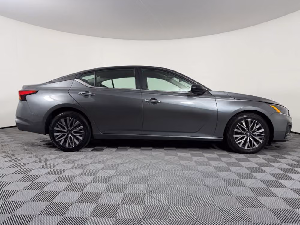 2025 Nissan Altima 2.5 SV Image 7