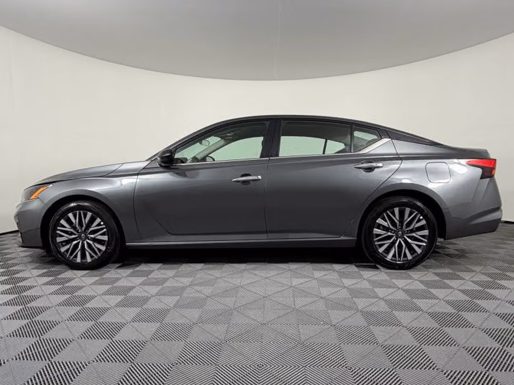 2025 Nissan Altima 2.5 SV Image 13