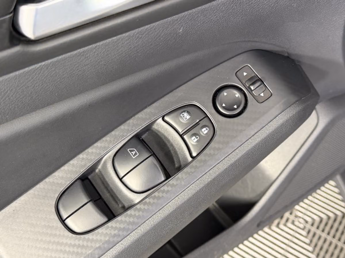 2025 Nissan Altima 2.5 SV Image 22