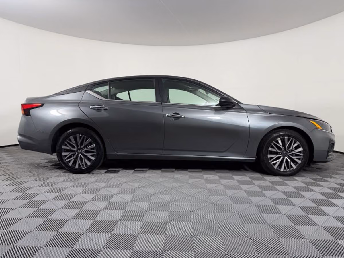 2025 Nissan Altima 2.5 SV Image 7
